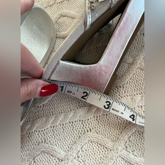 East 5th Elegant Silver Women's Rhinestone Sandals Women’s size 8.5 - Picture 2 of 11